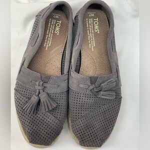 TOMS Women's Perforated Gray Tassel Loafers ladies sz 7